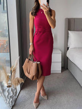 Elegantes und anspruchsvolles formelles Bleistift-Midikleid mit Krawatte